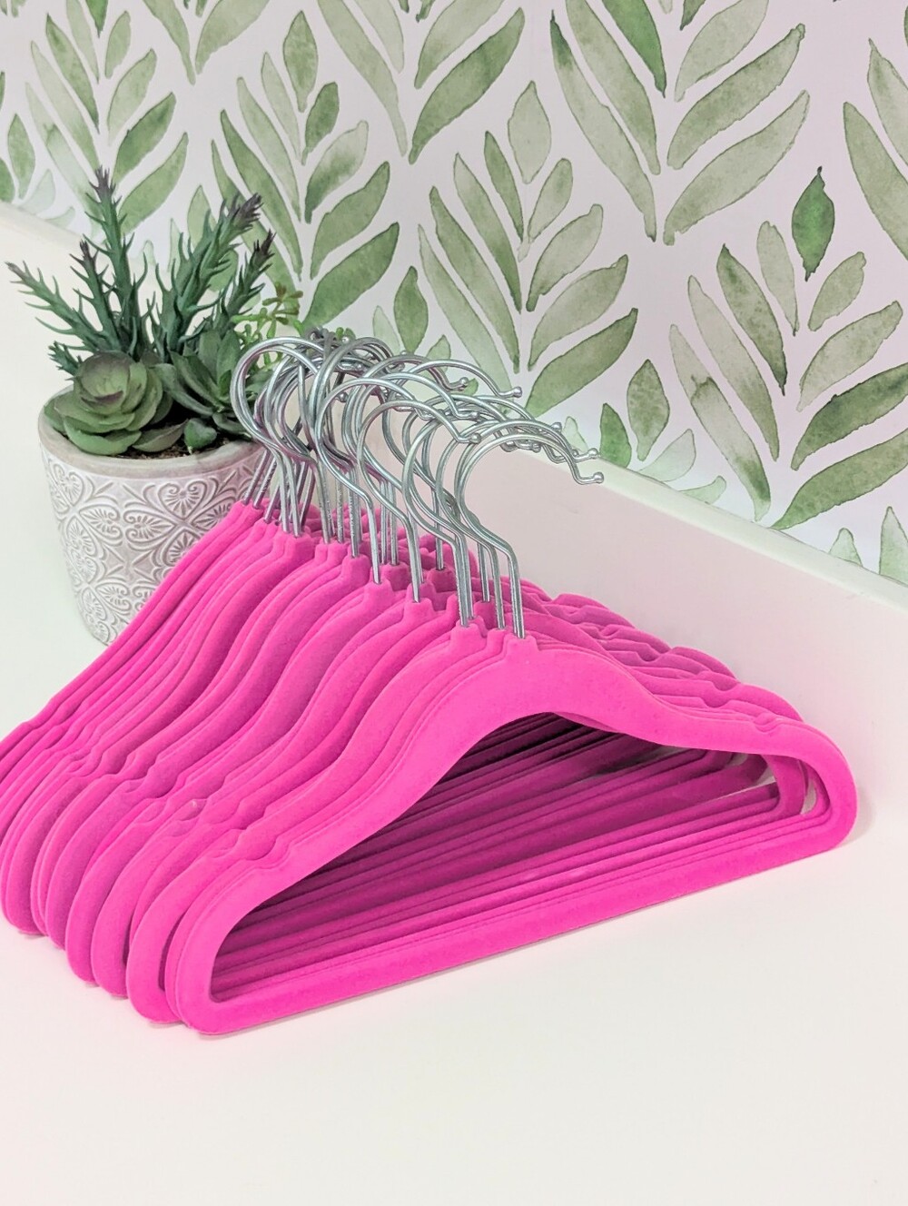 Set of 27 hot pink velvet flocked Girl’s hangers Slim Line Kids Size - Picture 3 of 4